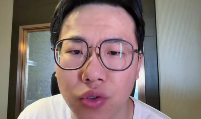 爱游戏体育官方网站-解说：华子和迪文的伤不像几场比赛就能回来 甚至会影响职业生涯